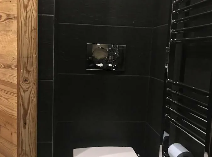 Medran + Private Sauna 아파트